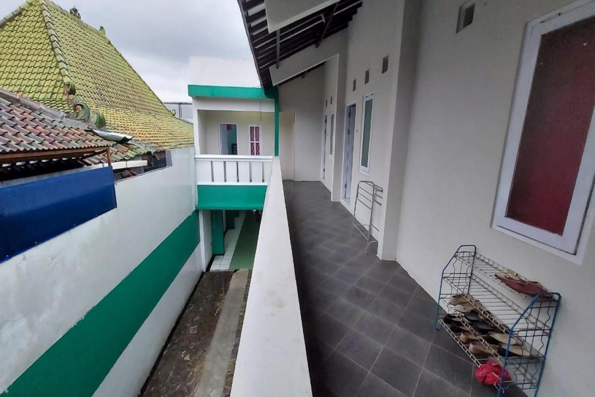 Oyo 90766 Gardenia Boarding House Hotell Purwokerto Exteriör bild