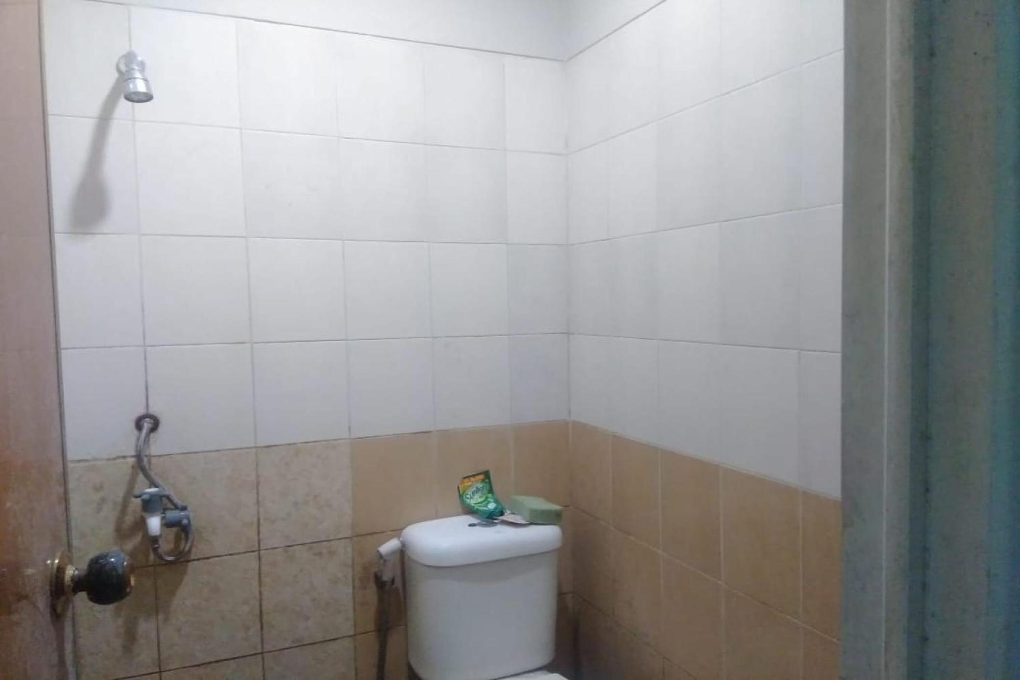 Oyo 90766 Gardenia Boarding House Hotell Purwokerto Exteriör bild